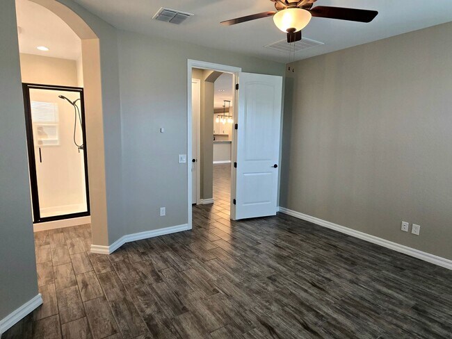 Building Photo - UPGRADED LIKE-NEW 3-BEDROOM WITH COMMUNITY POOL