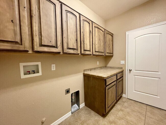 Building Photo - BHCRENT.COM Golf Course Living - Gated Com...