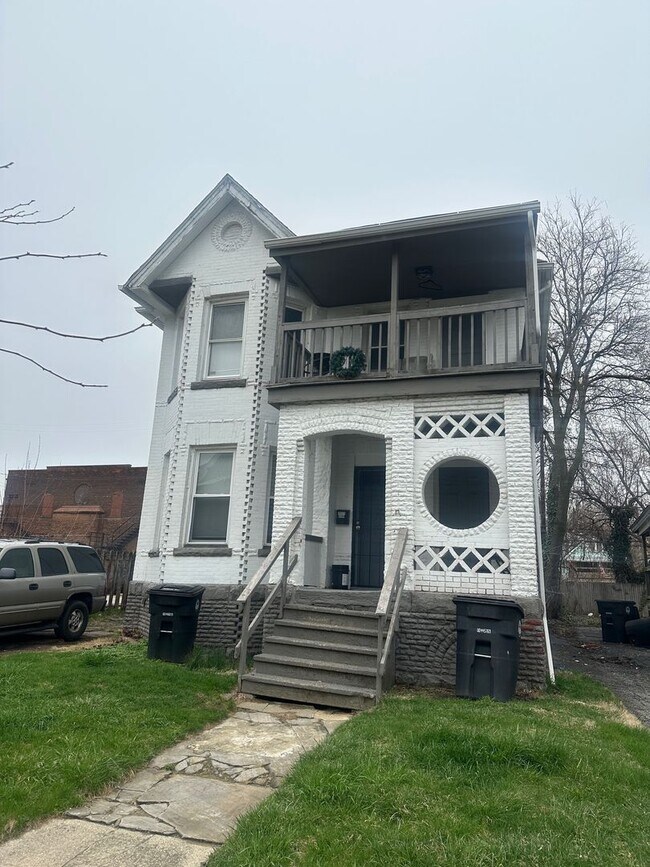 Primary Photo - 10525 Earle Ave