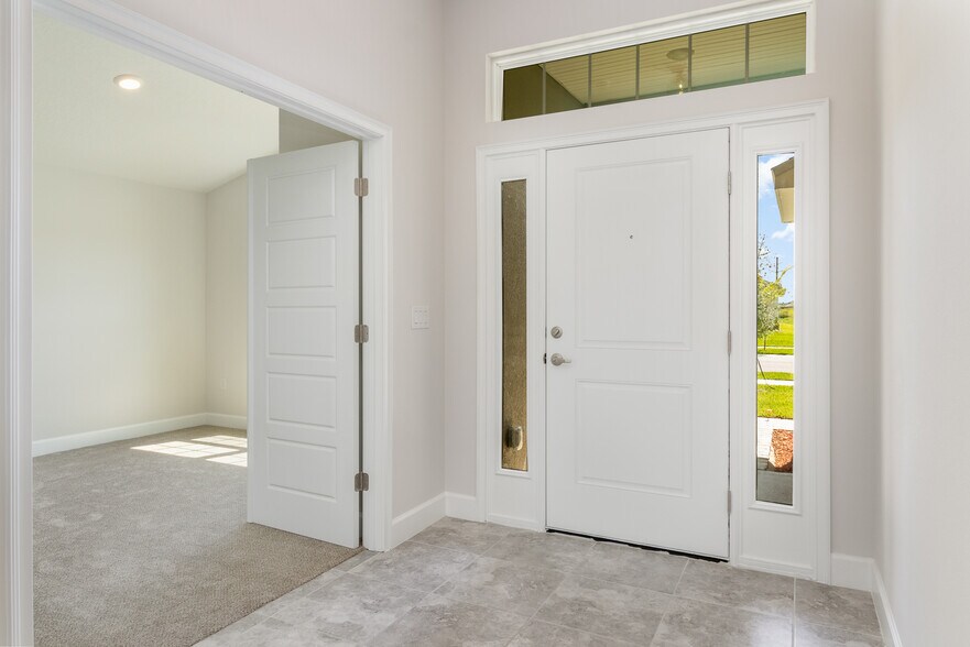 Building Photo - 1844 Middlebury Dr SE