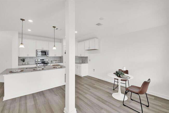 Building Photo - 15500 Pewter Luster Cv
