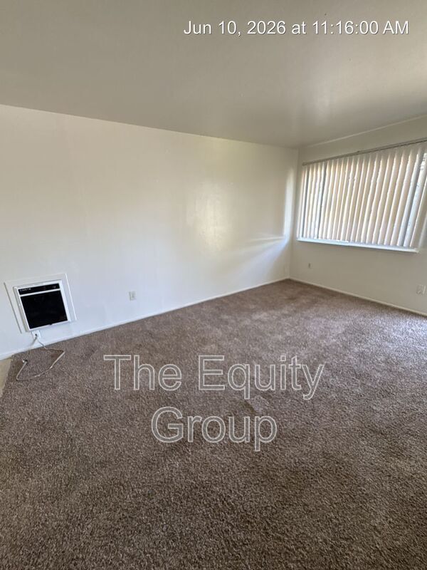 Building Photo - 331 E Elm St