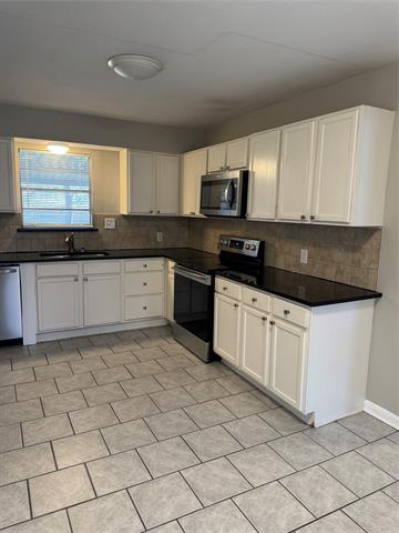 Building Photo - 304 Burgett St