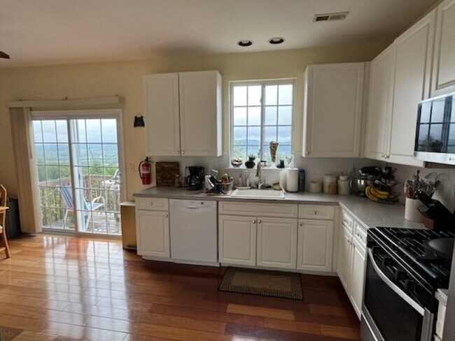 Building Photo - 156 Winding Hill Dr