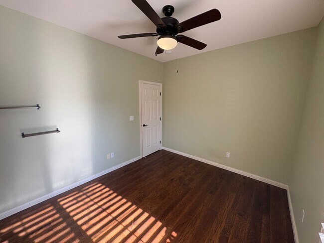 Building Photo - NW Visalia home available coming soon!