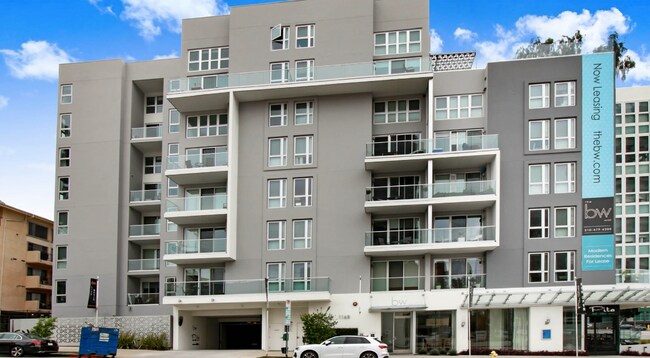 Building Photo - 1168 S Barrington Ave