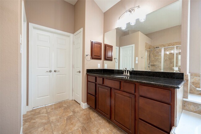 Building Photo - 6743 Honeycrest Lane