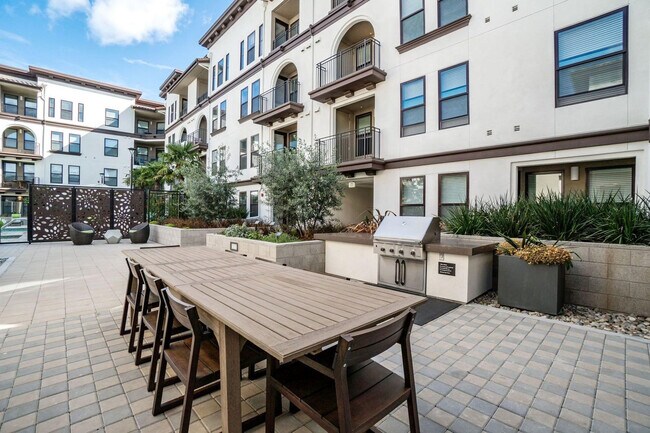 Building Photo - 2615 El Camino Real