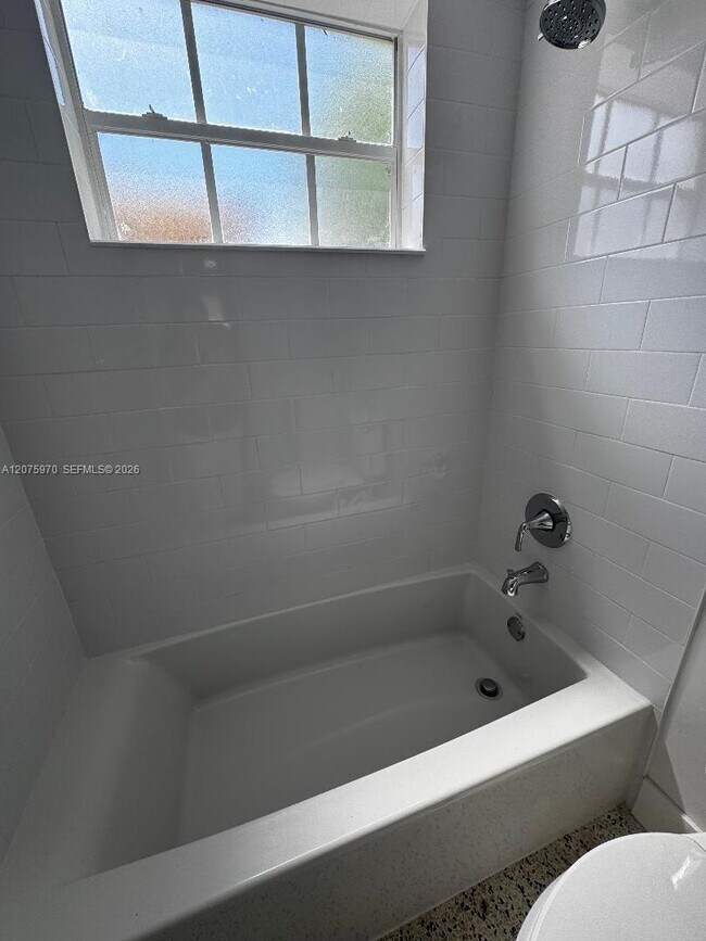 Building Photo - 2725 SW 25th St