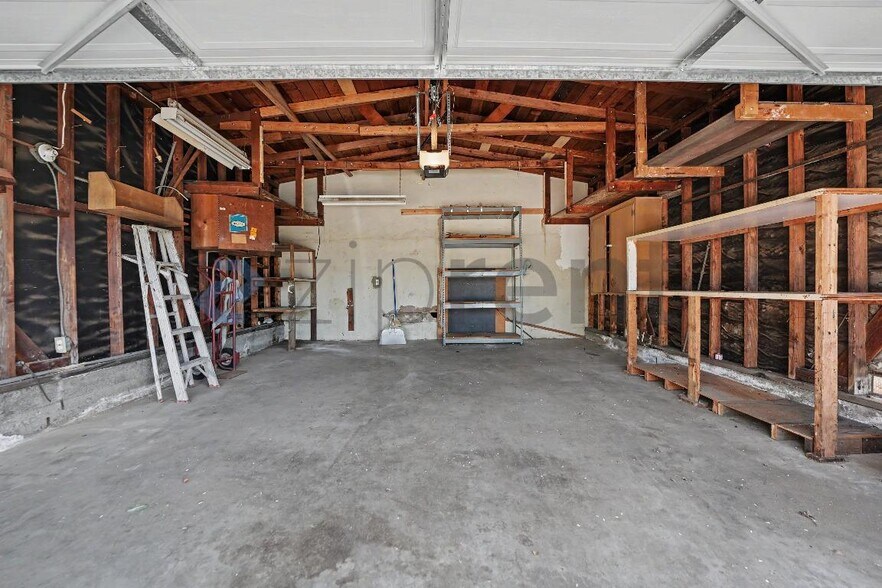 Building Photo - Unit