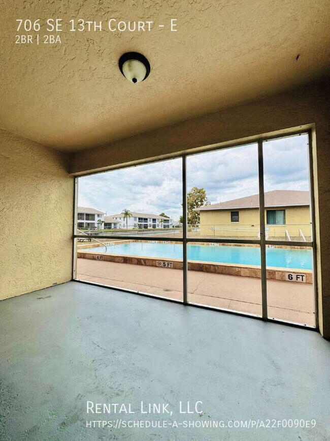 Building Photo - 706 SE 13th Ct