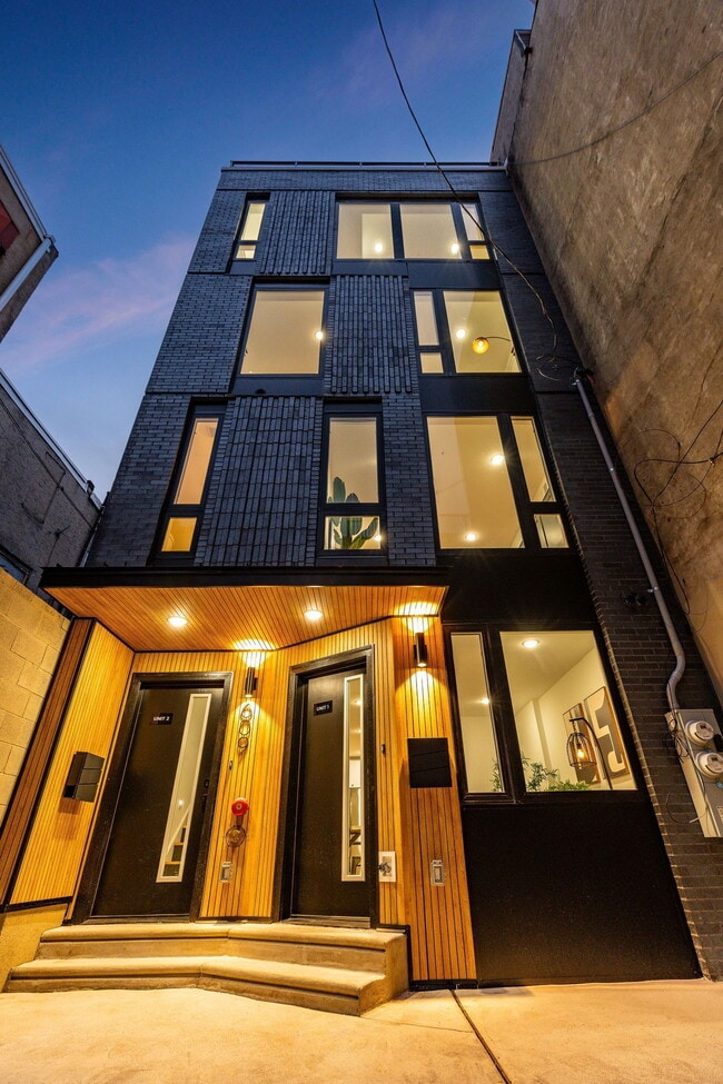 Building Photo - 609 S Orianna St