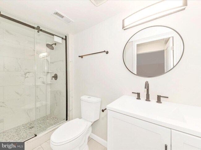 Building Photo - 1305 Peachtree Ct