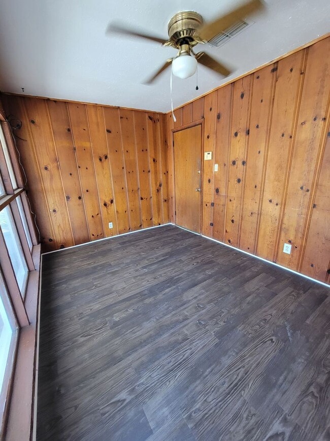 Building Photo - 3 Bedroom 1 Bath Home