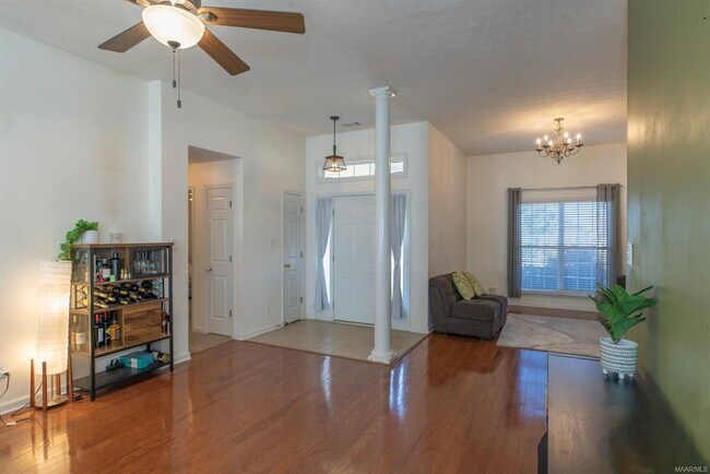 Building Photo - 616 Castle Brook Dr