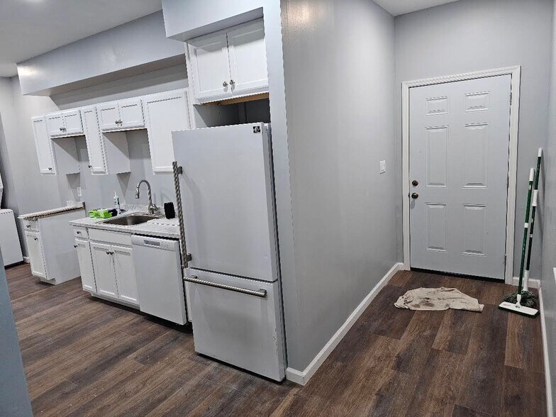 Building Photo - 711 N Ohio Ave