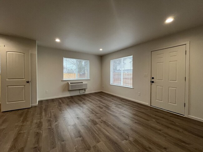 Building Photo - JDD2413