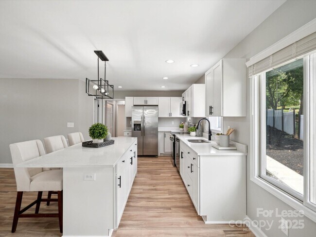 Building Photo - 4954 Moonlite Bay Dr