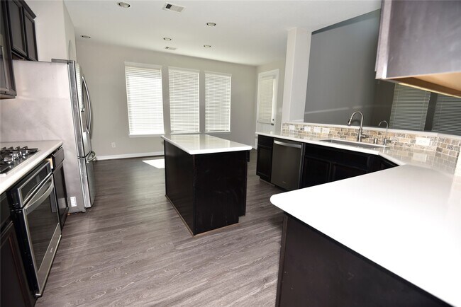 Building Photo - 14615 Birchwood Falls Trail