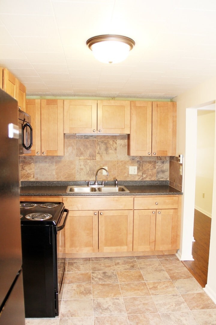 Building Photo - 365 St Paul St