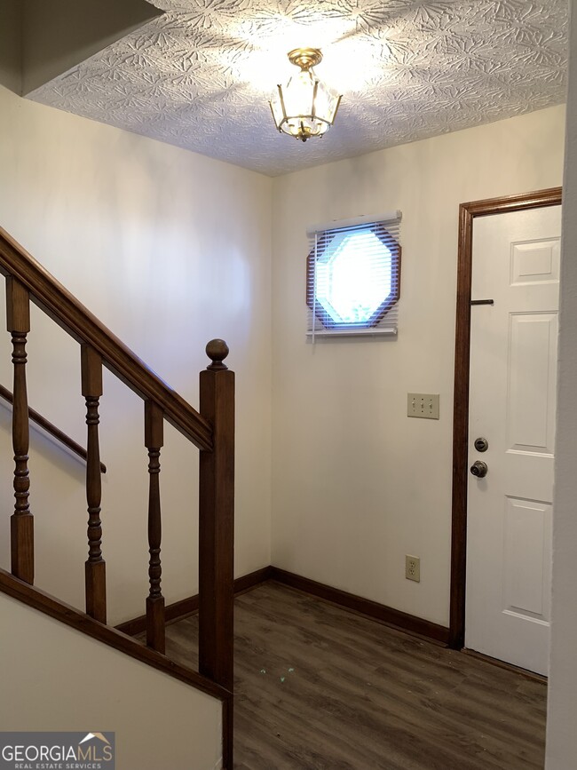 Building Photo - 1107 Booth Ct SW