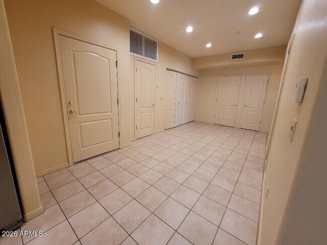 Building Photo - 12608 N Mountainside Dr