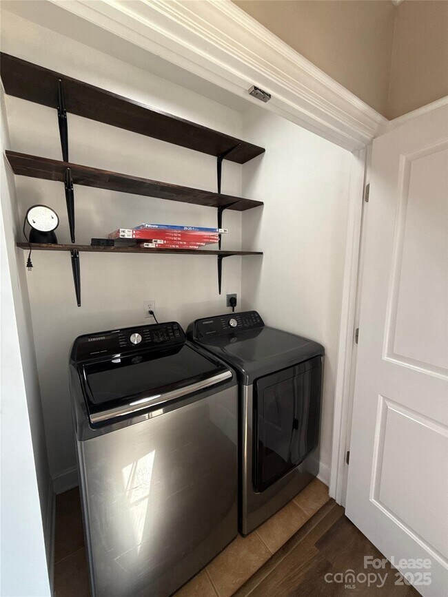 Building Photo - 1903 Lela Avenue