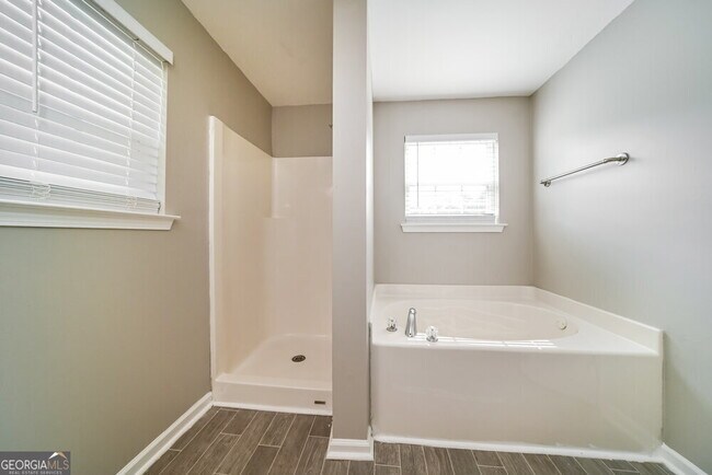 Building Photo - 213 Tyler Trace