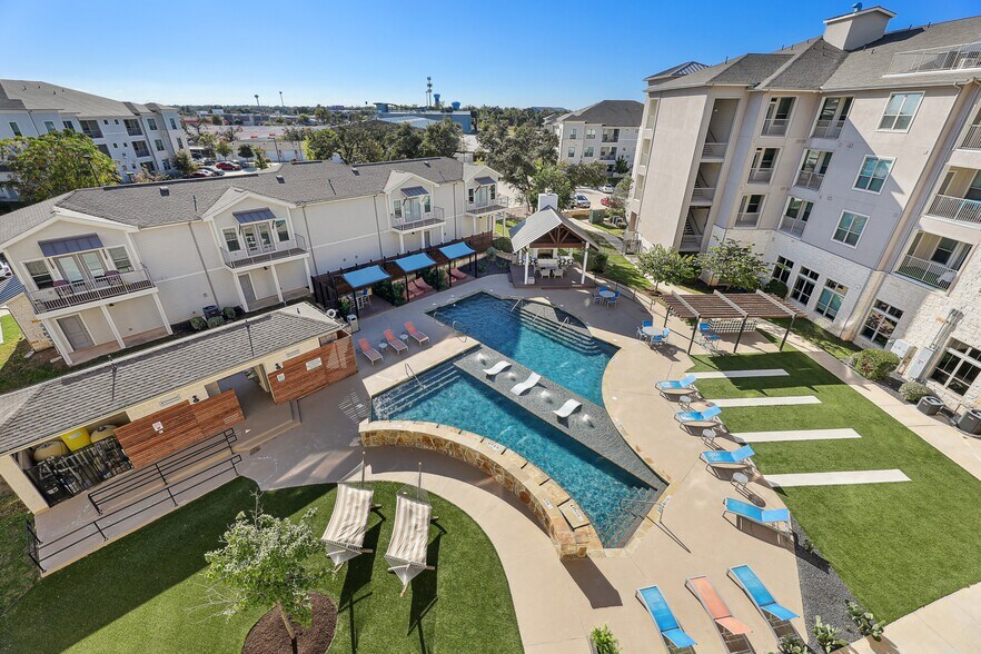 Primary Photo - Caliza