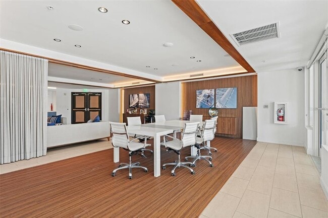 Building Photo - 1771 Ringling Blvd