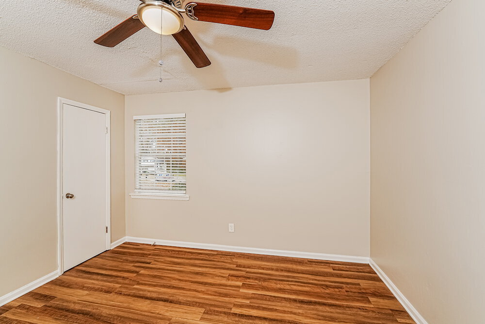 Building Photo - 1325 Turf Dr