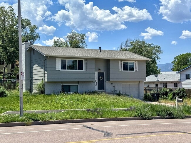Building Photo - 1105 Mt View Ln