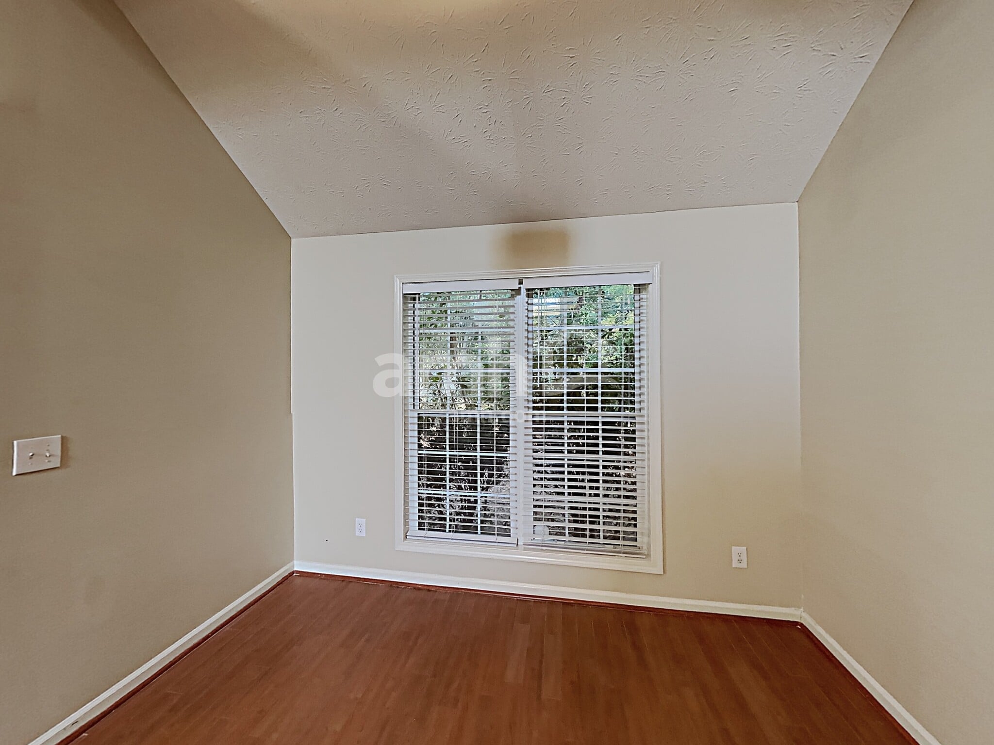 Building Photo - 670 Old Johnson Rd