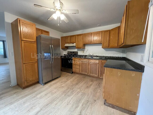 Building Photo - 4211 Beechmount Ave