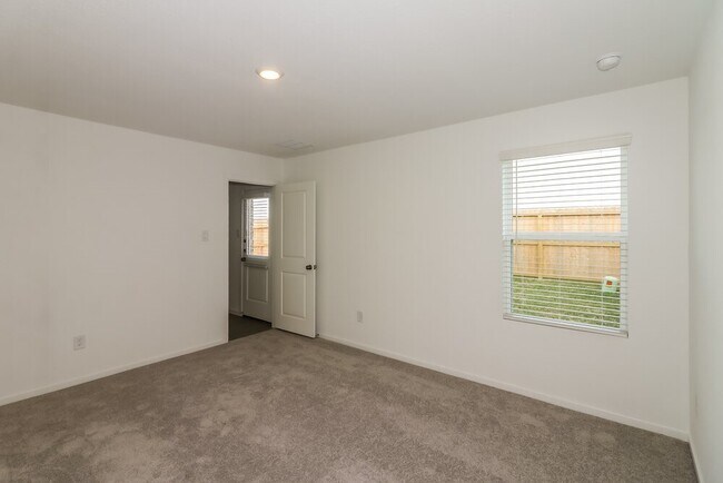 Building Photo - 16722 Old Wagon Wy