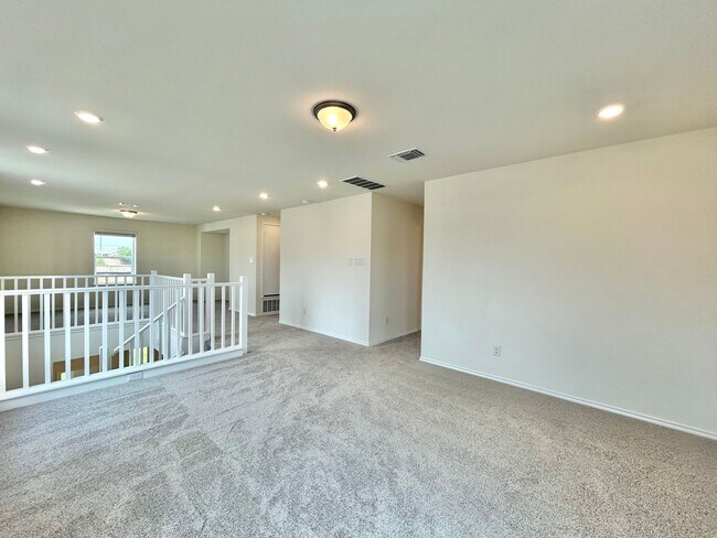 Building Photo - Spacious & Updated 4/BR 3/5/BA Home with M...