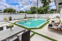 Building Photo - 1110 S 14th Ave