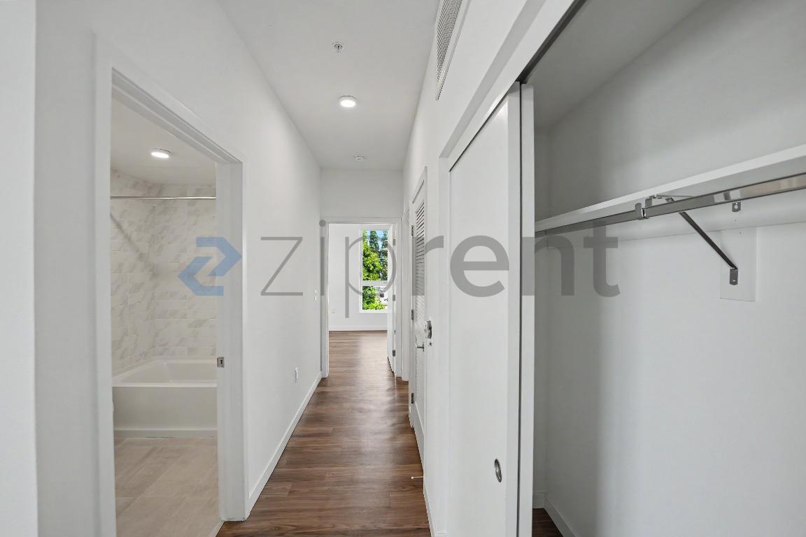 Building Photo - Unit 415