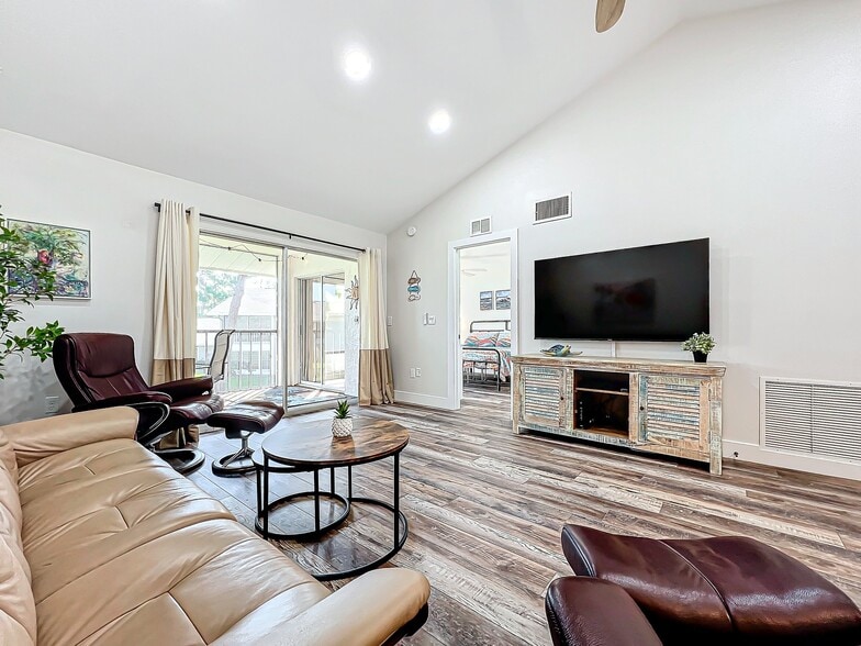 Building Photo - 1407 Pine Lake Dr