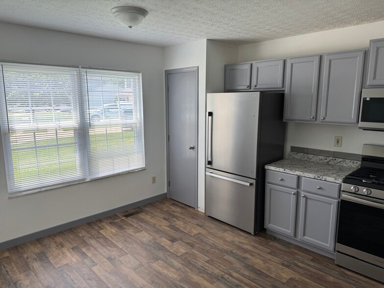 Building Photo - 475 Broadview Ct