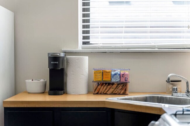 Building Photo - 3536 N Racine Ave