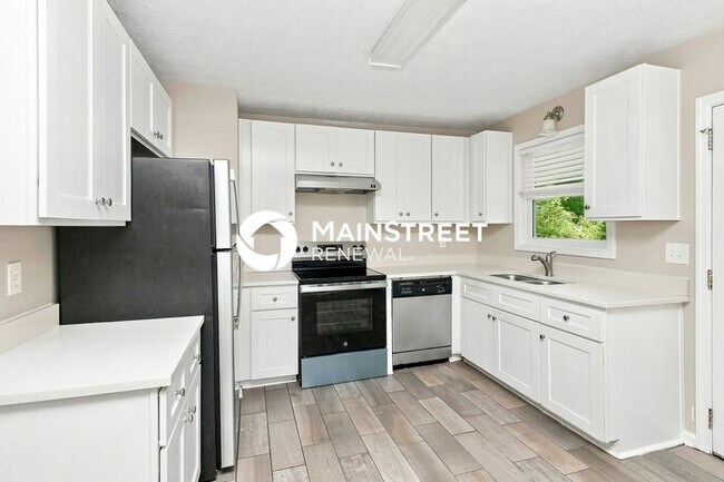Building Photo - 4 Bedroom Pet-Friendly Home in Conyers, GA with Main Street Renewal