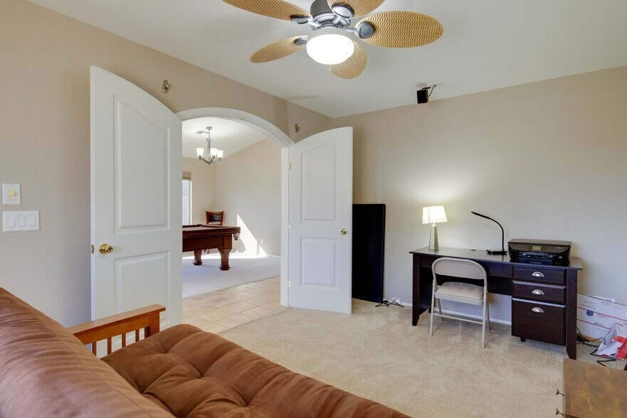 Building Photo - 3830 E Thornton Ave