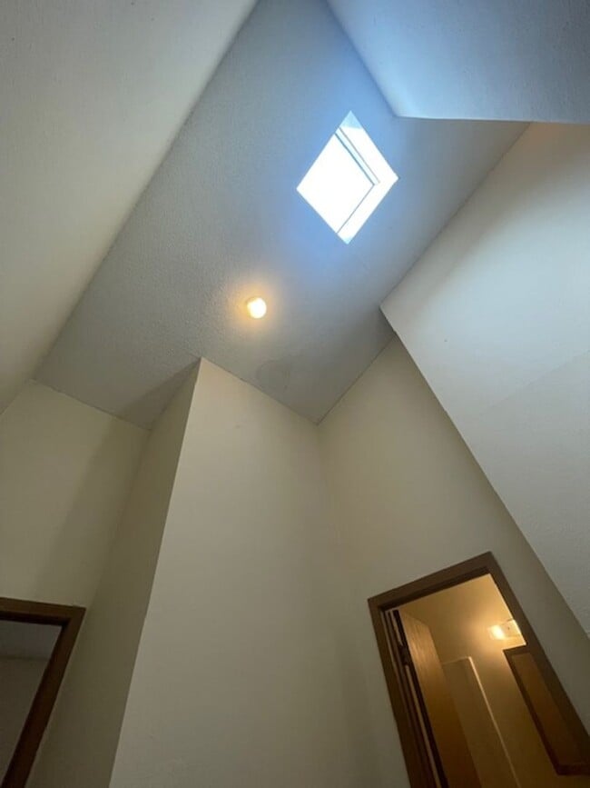 Building Photo - 3 Bedroom Townhome Close to College Avenue