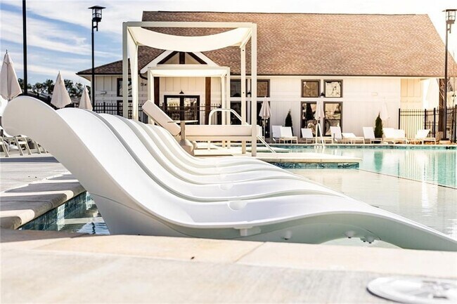 Building Photo - 622 Shallowford Rd