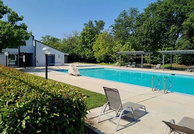 Building Photo - 4901 Autumntree Ct