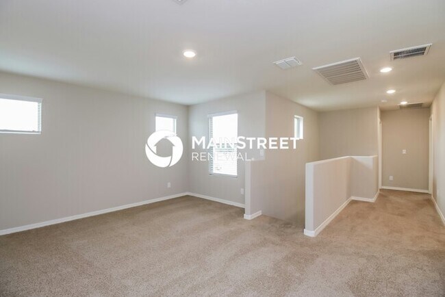 Building Photo - 4 Bedroom Pet-Friendly Home in Phoenix, AZ with Main Street Renewal