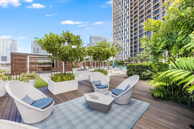 Building Photo - Experience luxury living at 'A'ali'i in the heart of Ward Village in Kaka'ako!