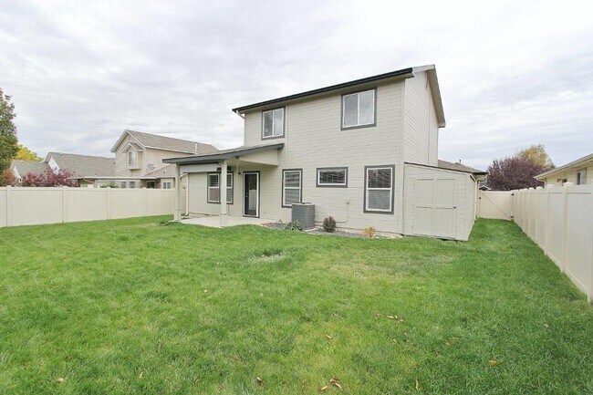 Building Photo - Spacious Craftsman Style Home