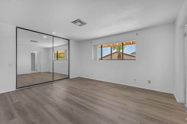 Building Photo - 53780 Avenida Diaz